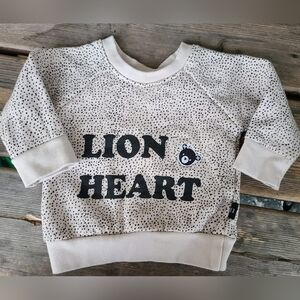 HUXBABY SZ 3-6M VGUC CREAM LEOPARD w/ LION HEART aplique l/s sweatshirt